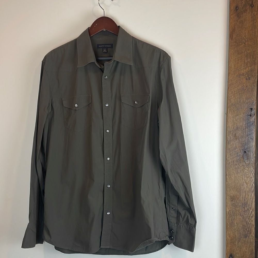 Banana Republic Men’s Green Button Down Dress Shirt Size Large 2 pocket